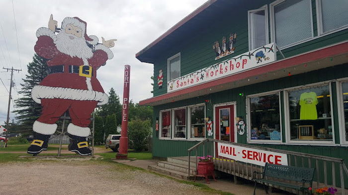 Santas Motel - Santas Workshop Photo (newer photo)